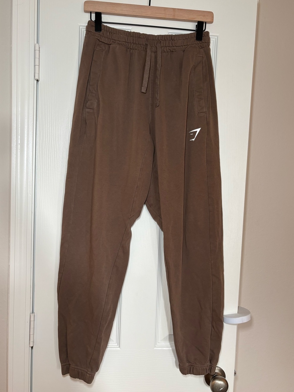 Gymsharkβ Menβs Crest Joggers Brown Sweatpants Size Small